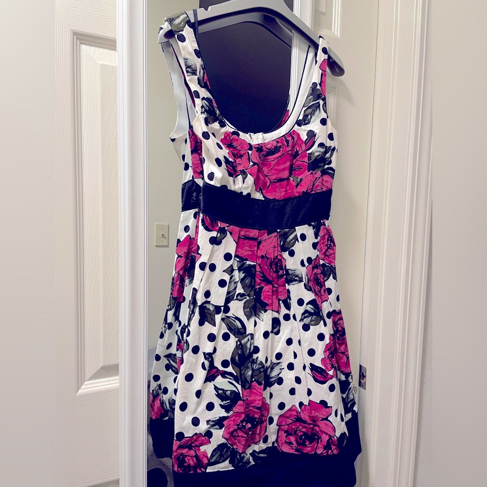 City Triangle Size 9 white black and pink